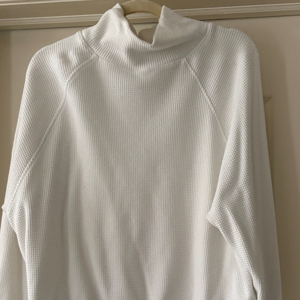 AloWomen's White Turtleneck Sweater
